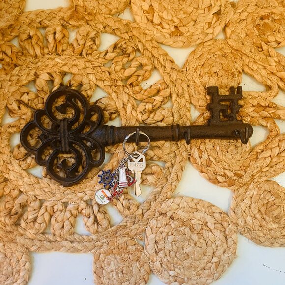 Cast Iron Rust Coloured Key shape Key holder - Picture 7 of 9